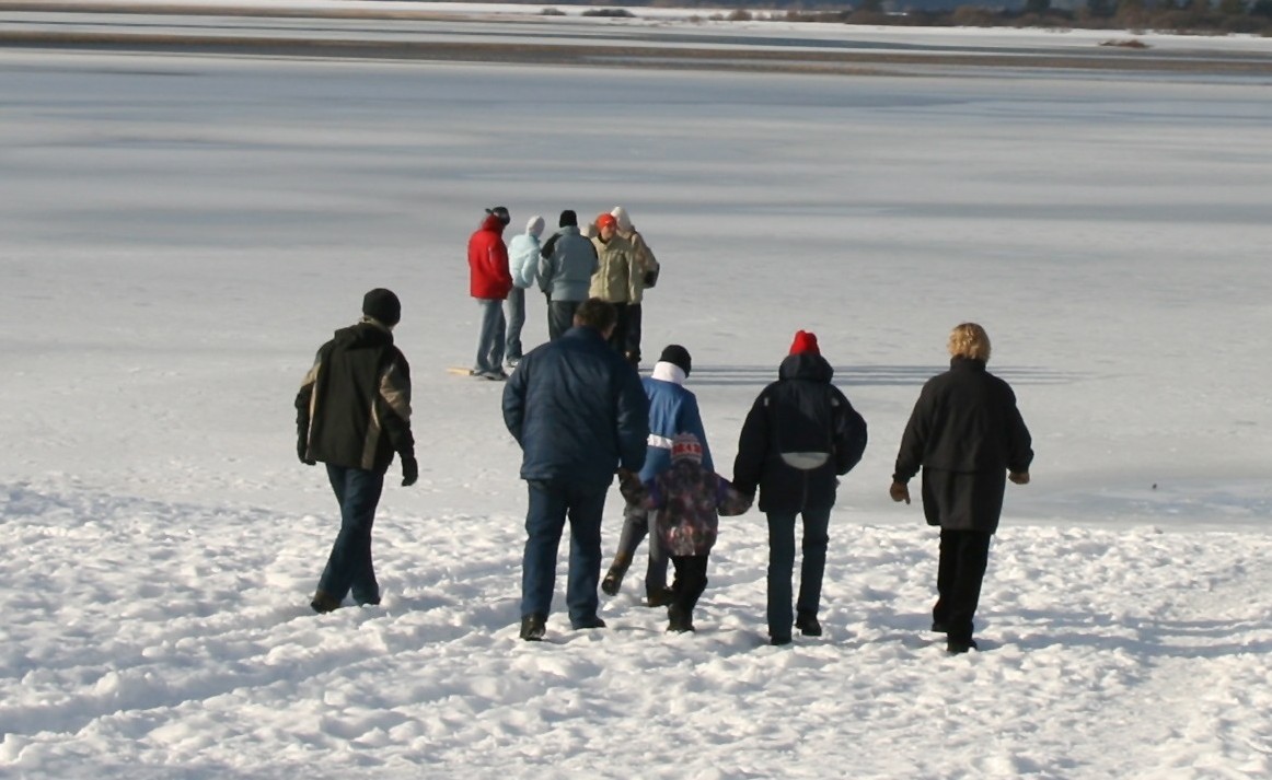 WS_Family-walks-in-distance-on-snow-e1329364602367.jpg
